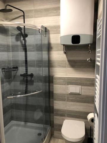 Bedroom With Bathroom Shower Split Exterior foto